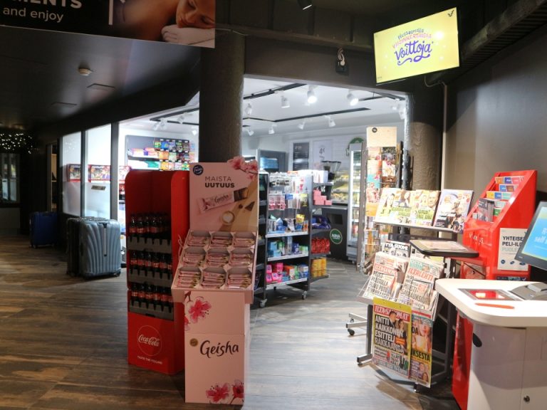 フロント横に売店があり、飲み物や軽食はここで調達出来ます。