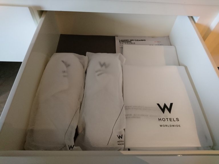 スリッパ、ランドリー袋