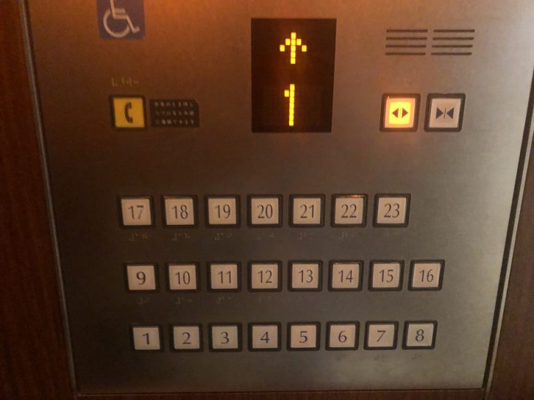 エレベーター階数ボタン