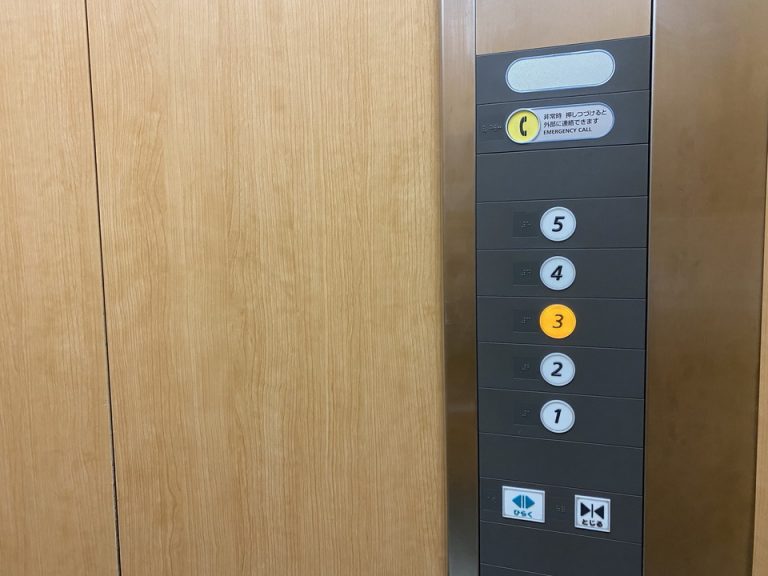 エレベーター階数ボタン