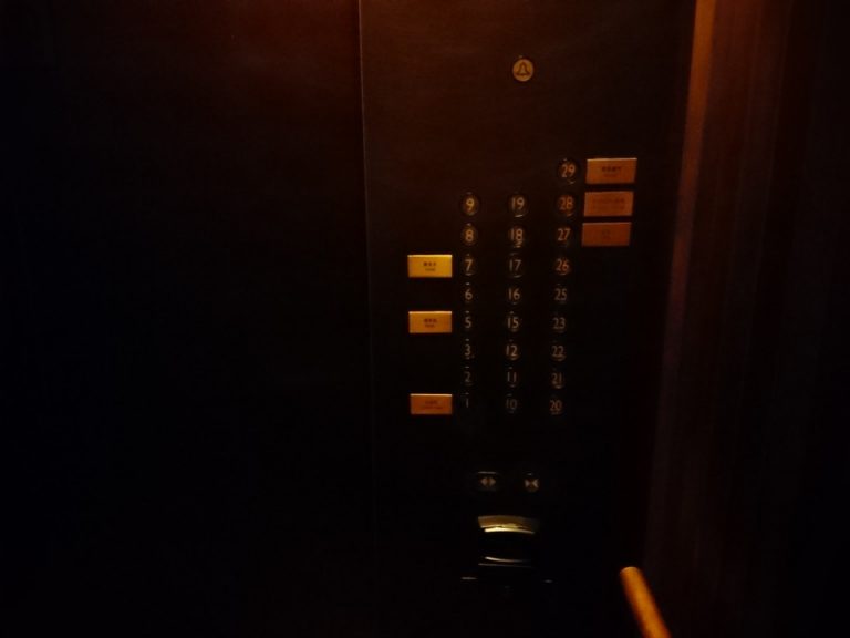 エレベーター階数ボタン