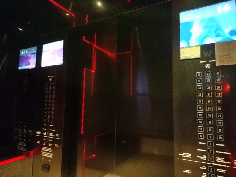 エレベーター階数ボタン