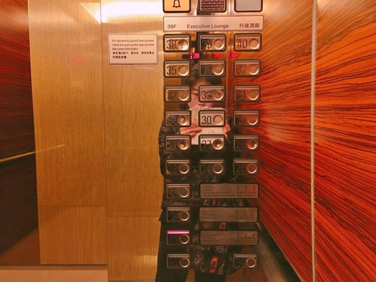 エレベーター階数ボタン