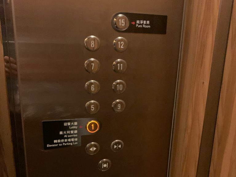 エレベーター階数ボタン