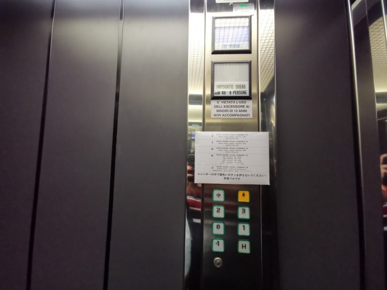 エレベーター階数ボタン