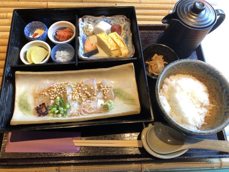 朝食