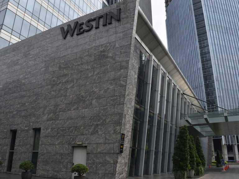 エントランス外観03