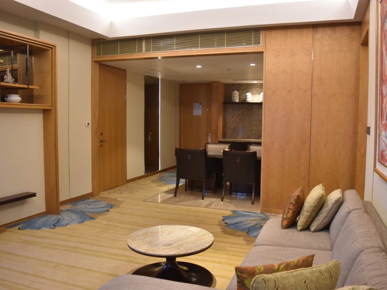 リビングからドア方向