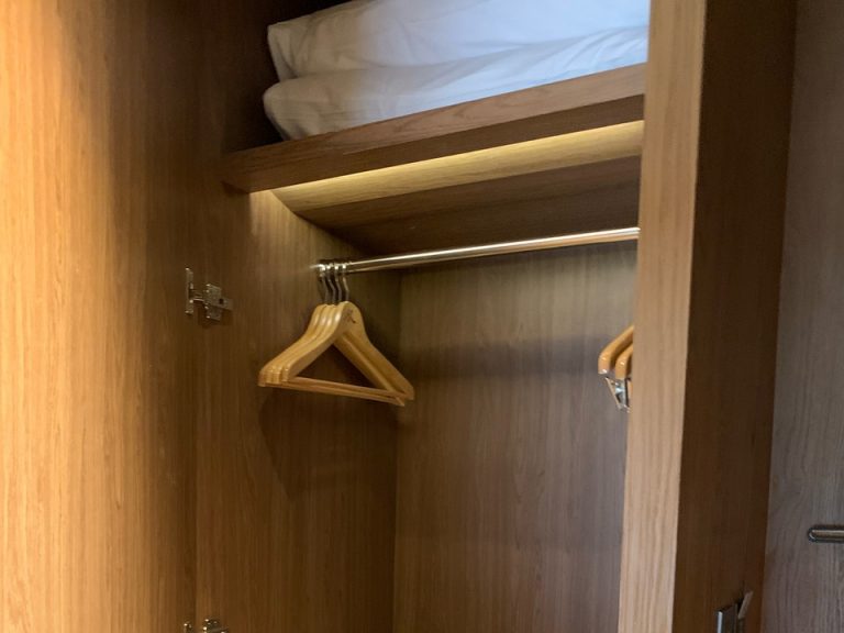 客室_クローゼット_開けた状態_1