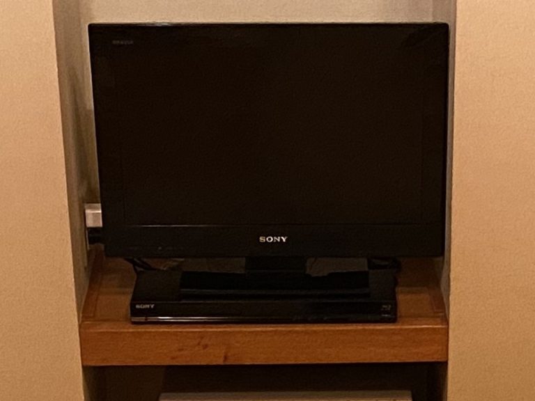 ベッド方向からTV