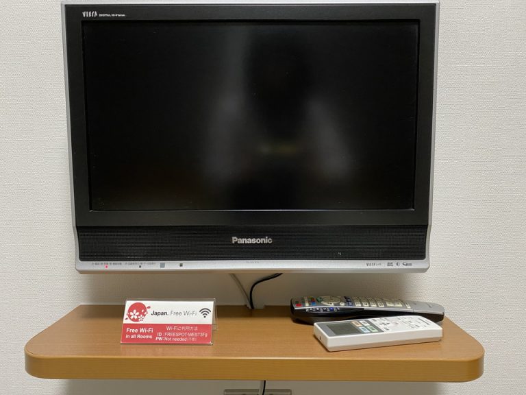 ベッド方向からTV