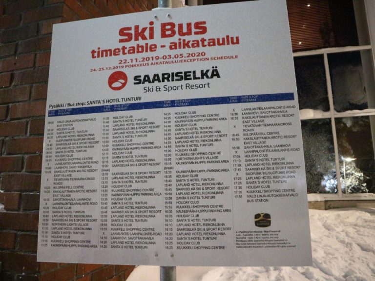 ホテル前からSKI BUSが出ており、空港や、スキー場まで行けます。