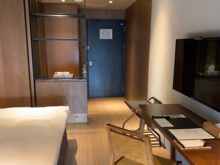 客室_客室全体_入口方向