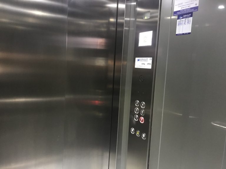 エレベーター内 ドア全体図