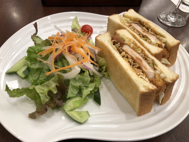 高崎ポークカツサンド(カフェの時間はアラカルトの料理のみ)