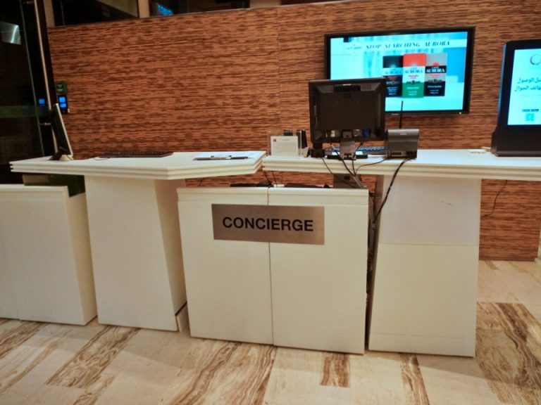 コンシェルジェがタクシーや観光案内をしてくれます