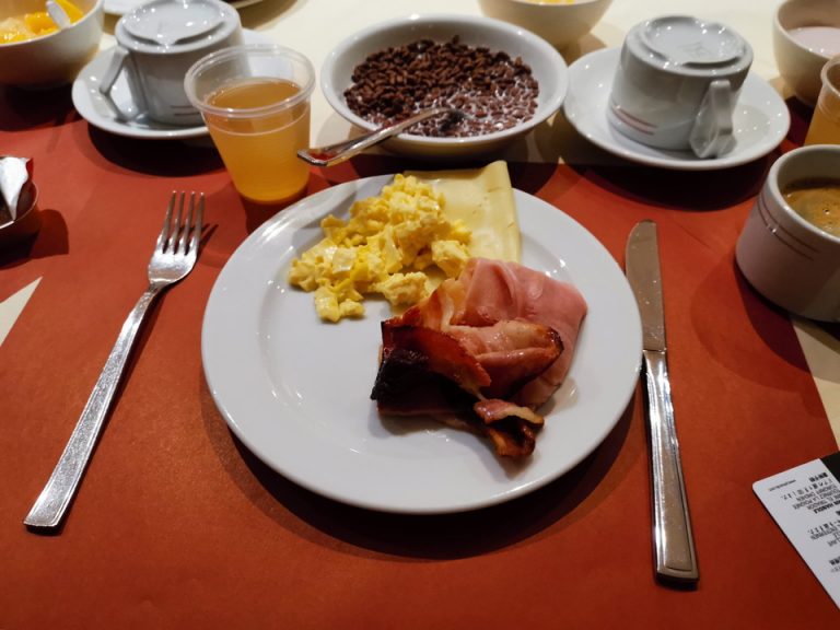 コーンフレークやデニッシュもあります