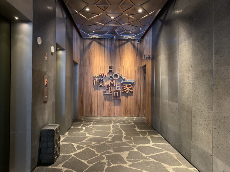 エレベータ_エレベーターホールフロント階