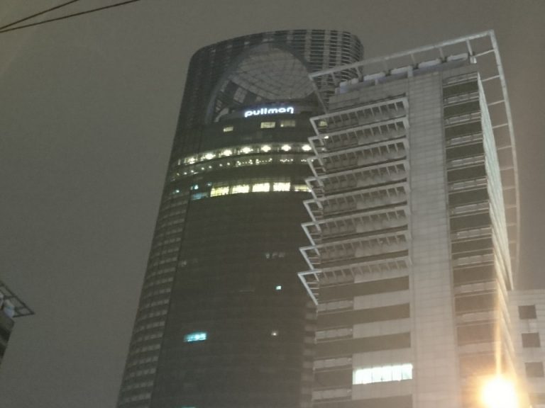 建物外観(夜)