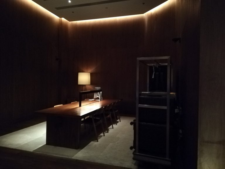 フロント側にインターネットコーナー