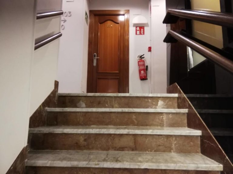 客室入口外観ドア