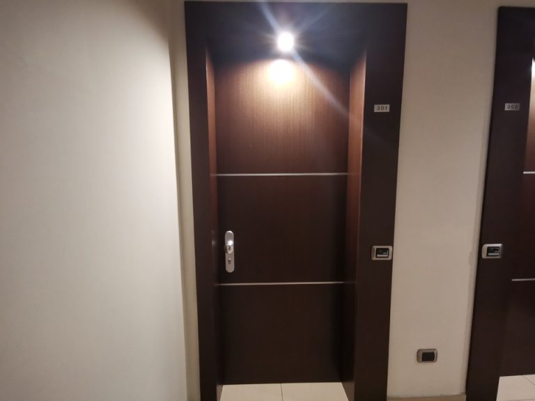 客室入口外観ドア