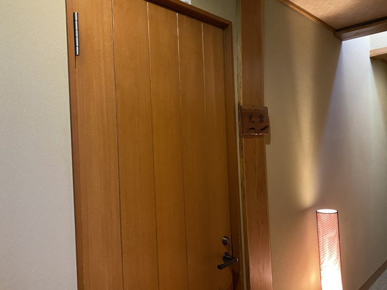 客室入口外観ドア