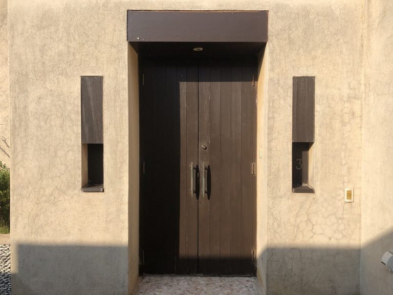 客室入口外観ドア