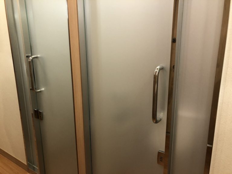 トイレ入口ドア外観