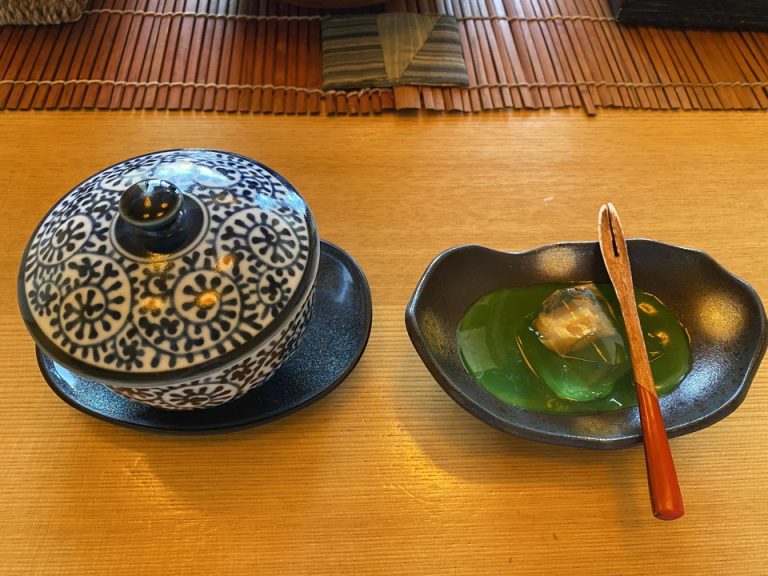 サービスのびわゼリー