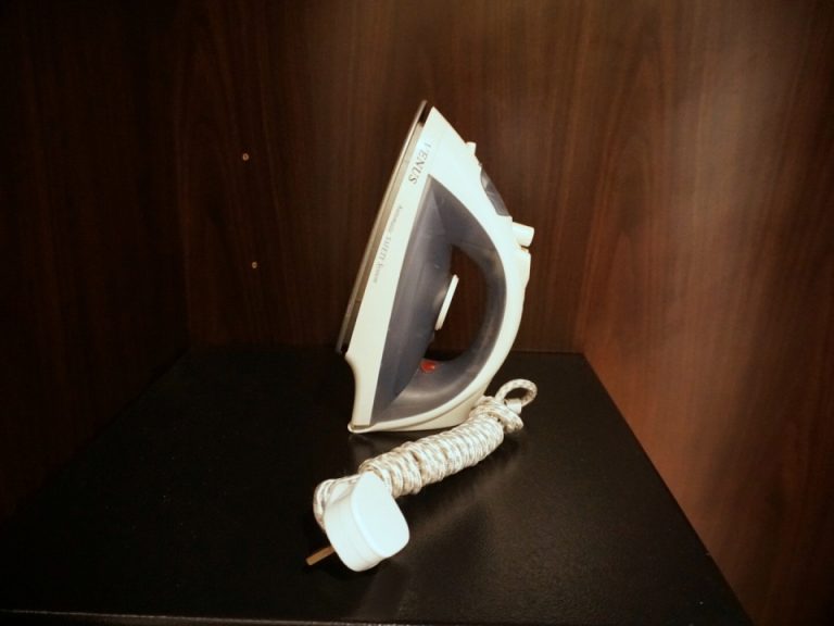 アイロンは備え付けです