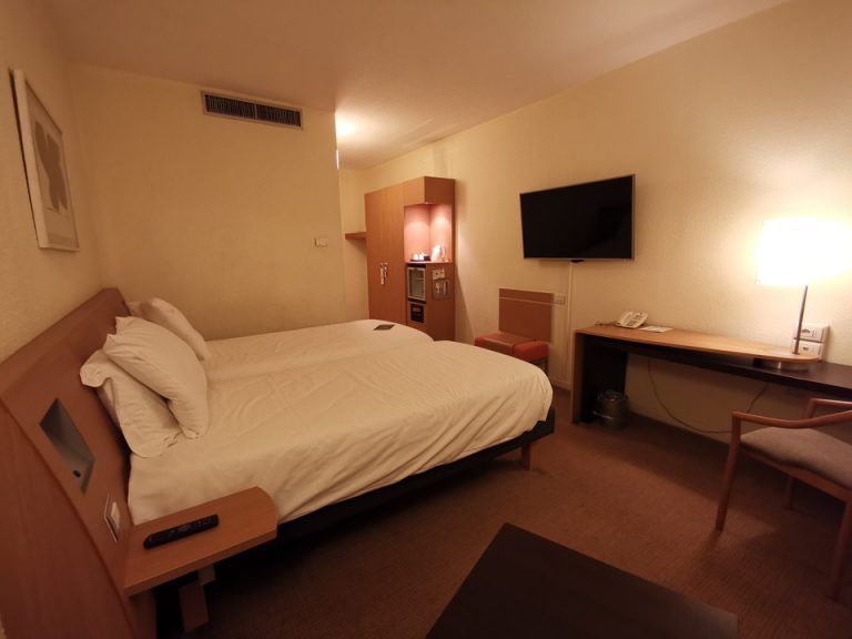 客室全体(窓際から)