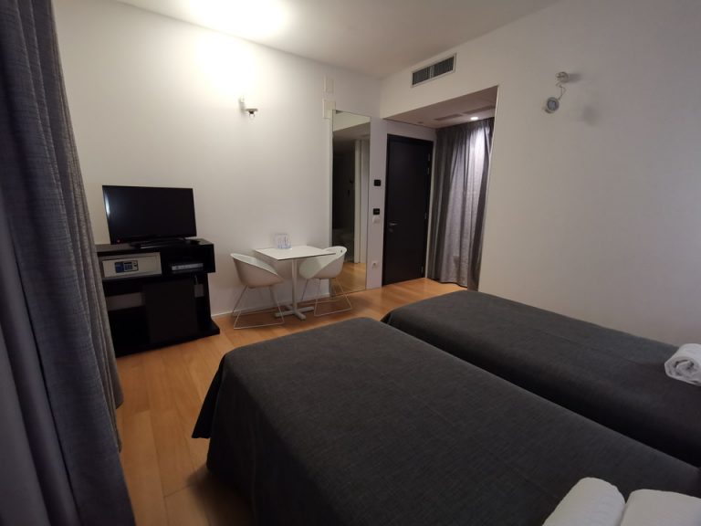 客室全体(窓際から)