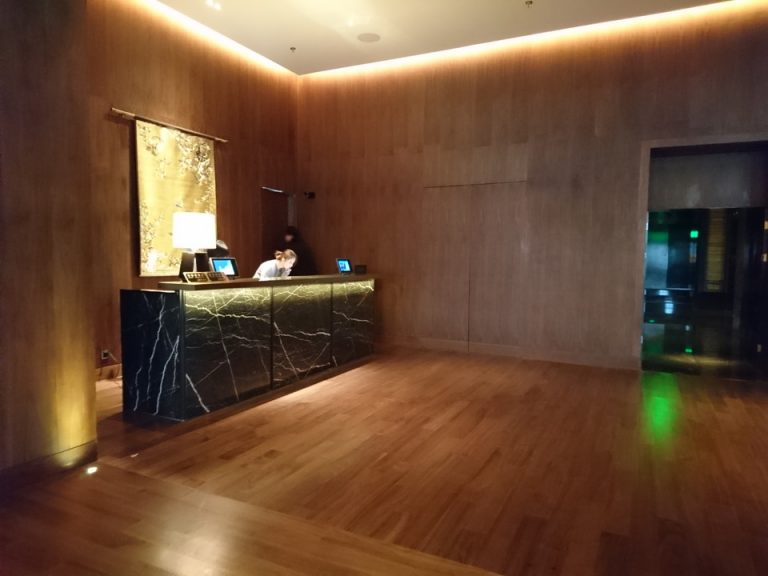 フロントカウンター