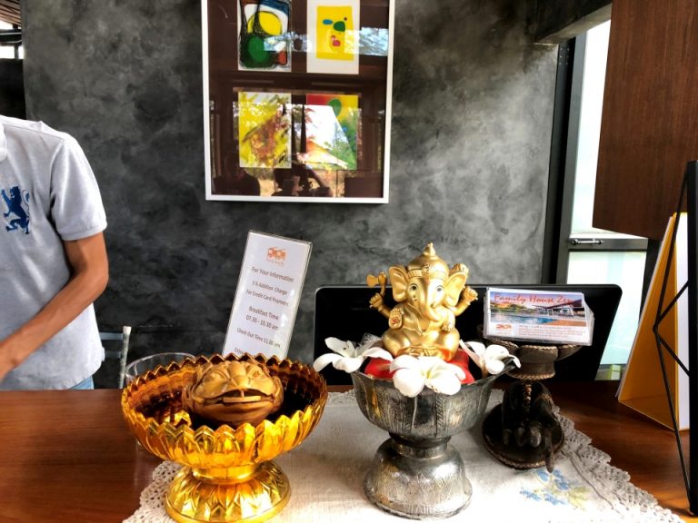 フロントカウンター