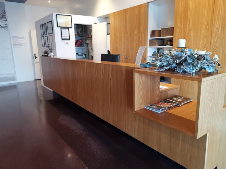 フロントカウンター