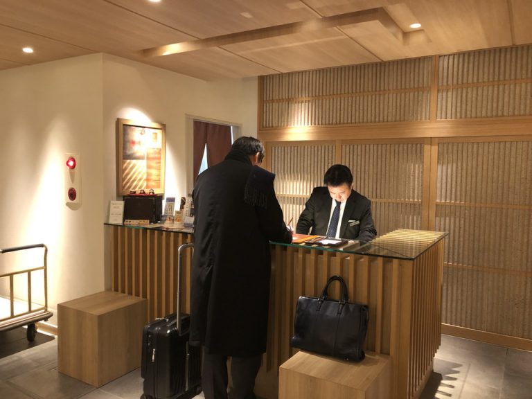 フロントカウンター