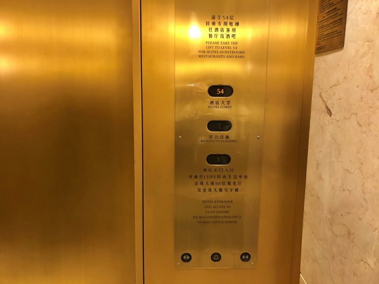 エレベーター(1階から54階)