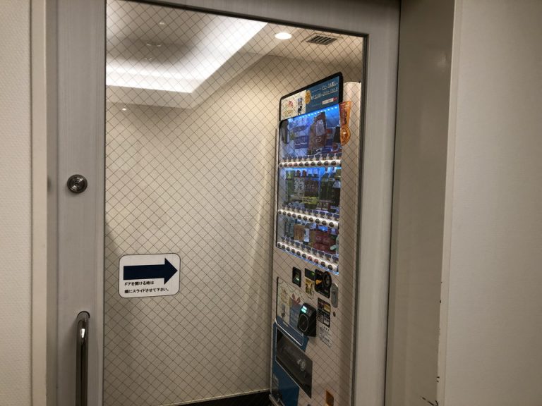 客室階10階エレベーターホール 自販機