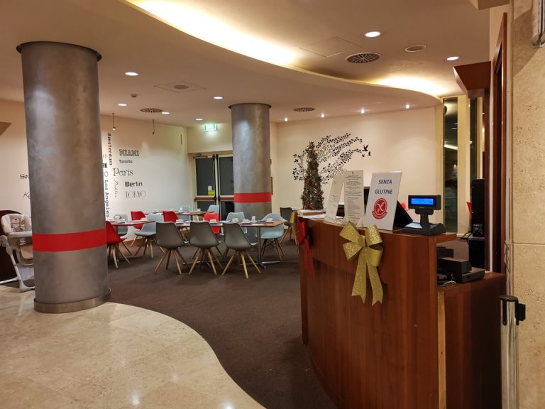 レストラン入口