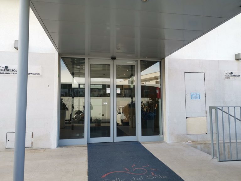 エントランス外観