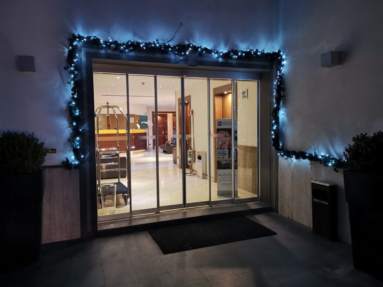 エントランス外観