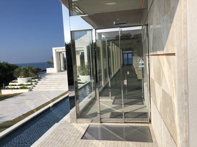 エントランス外観