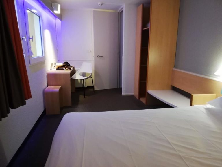 客室全体(入口方向)2