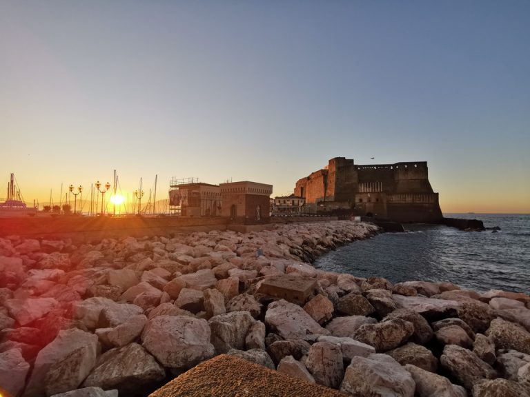 ナポリの古城、卵城