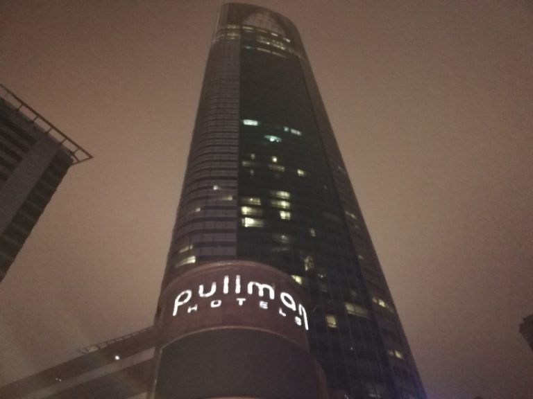 建物全体夜