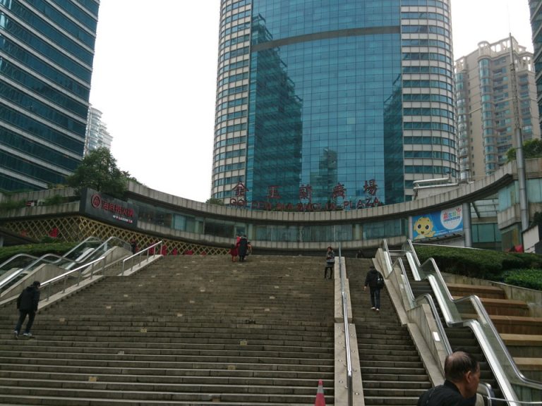 金玉蘭広場外観