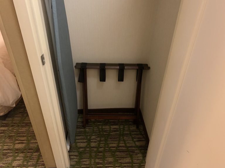 クローゼット内部 足元