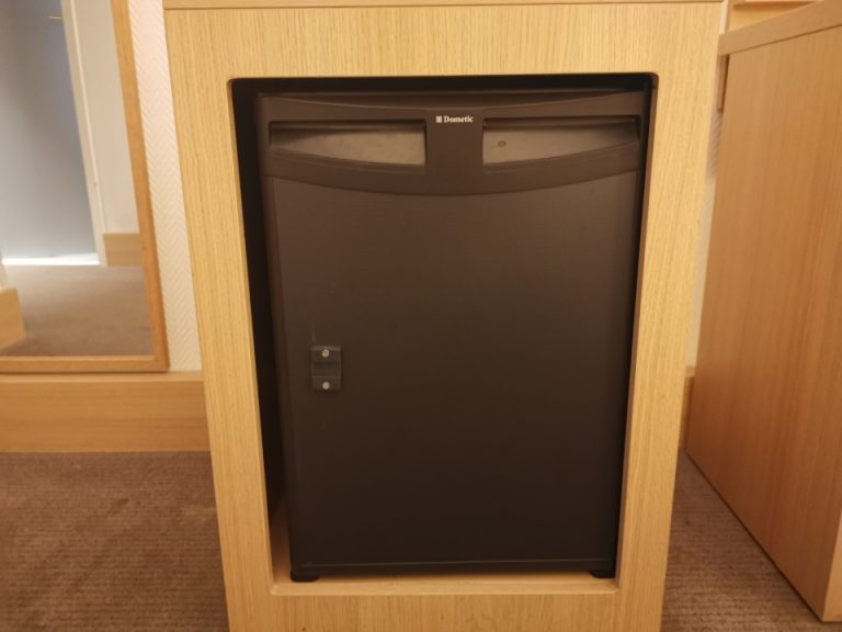 冷蔵庫(閉じた状態)