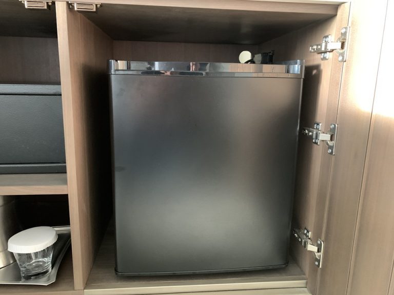 冷蔵庫(閉じた状態)